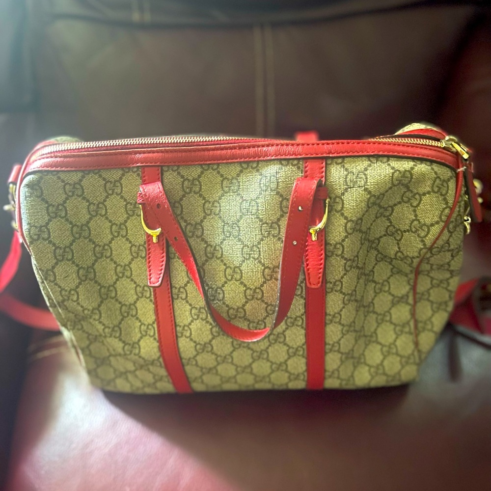 Selling REAL gucci purse . Worn